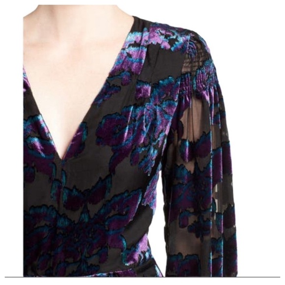 Adelyn Rae City Lights Velvet Burnout Romper Size Small V Neck NWT - Picture 2 of 13